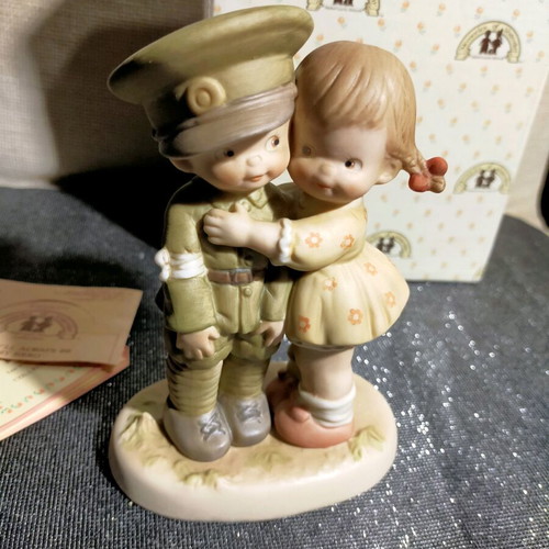 Decorative figurine collection like new