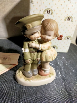 Decorative figurine collection like new
