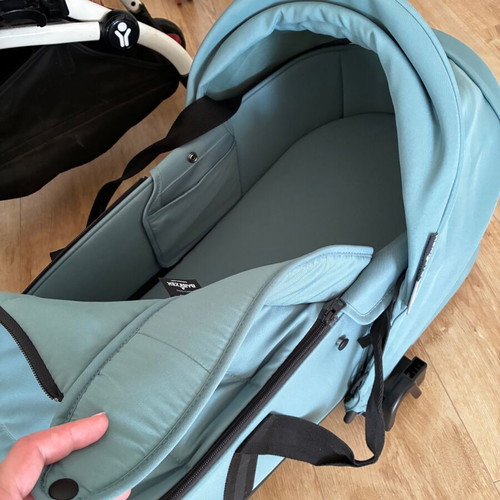 Babyzen YOYO² stroller 2-in-1 with carrycot, white frame & aqua, like new