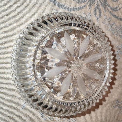 Vintage crystal dessert plates in like new condition