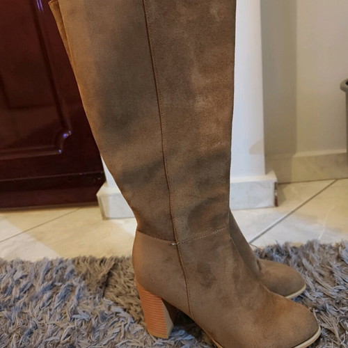 Taba suede boots size 39 new