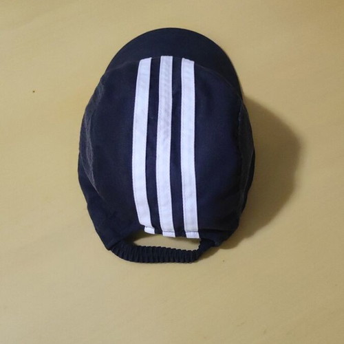 Adidas hat size 1 like new, black and white