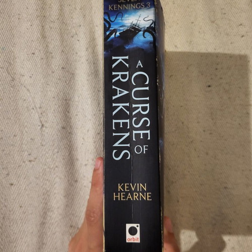 A Curse of Krakens by Kevin Hearne new, English edition
