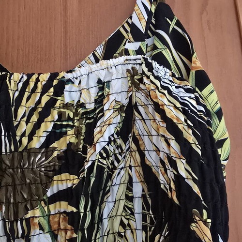 Crop top with exotic tropical print and adjustable straps, size T3