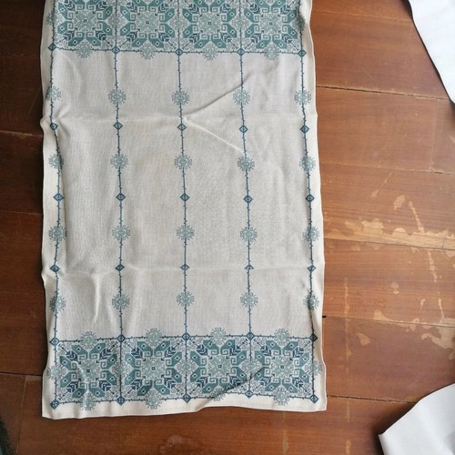 Hand-embroidered linens used, pack of 8, various designs