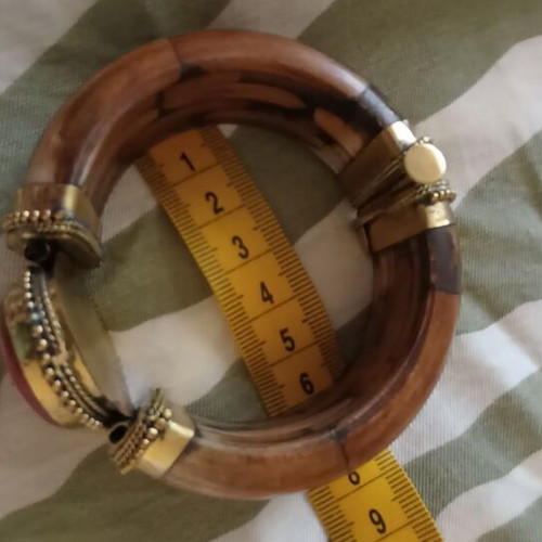 Bracelet new, impressive design with 6 cm diameter