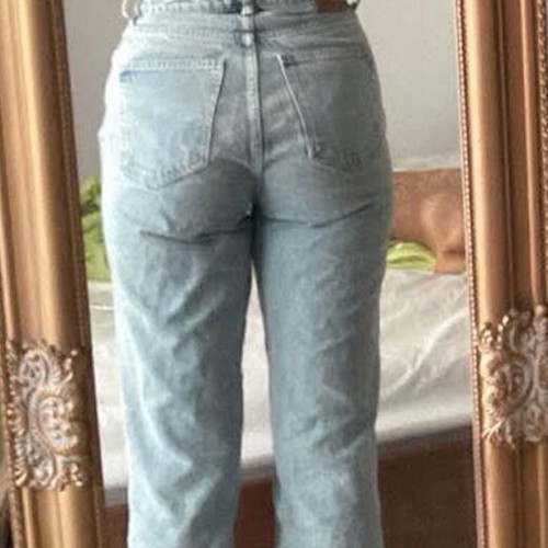 Mom cropped blue light denim jeans like new with cross waist