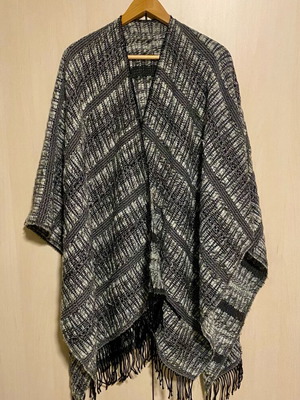 Μάλλινο πανωφόρι Marks & Spencer σαν καινούργιο, γκρι με μαύρα κρόσια