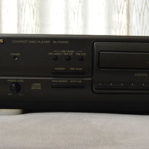 Technics SL-PG590 CD player like new with remote and optical output