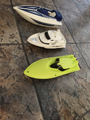 Playmobil toy and remote-controlled boat without controller like new