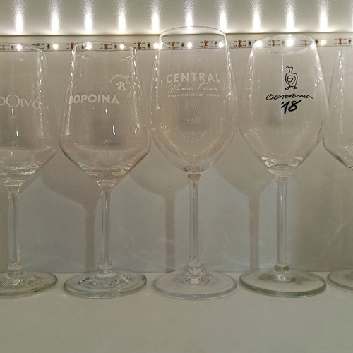 Set of 20 wine glasses like new from exhibitions with logos