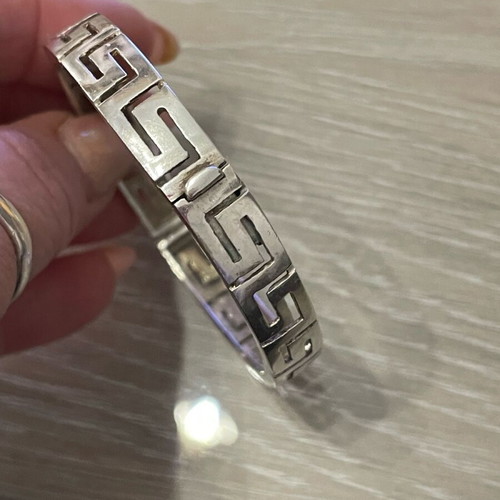 Silver 925 bracelet used with meander design