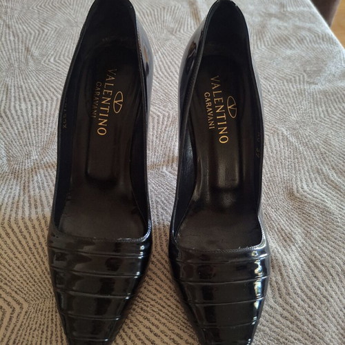 Valentino Garavani pumps size 39, black