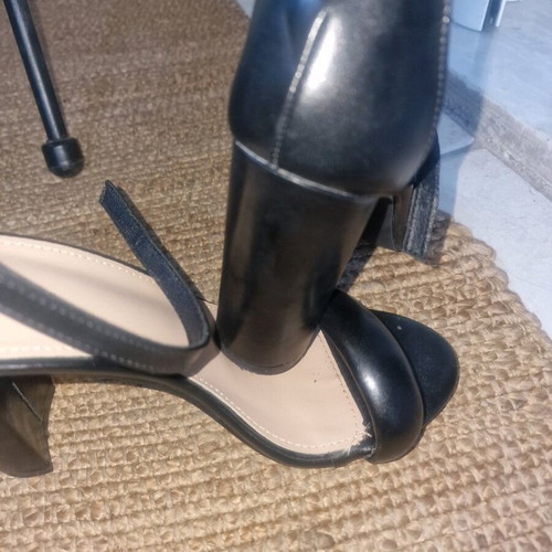 Black DeeZee sandals like new, size 39, 9cm heel