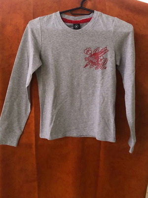 Επώνυμη παιδική μπλούζα καινούργια, μέγεθος Medium