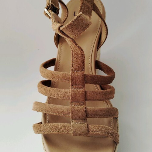 Σουεντ πλατφόρμες UGG Cressida μπεζ σαν καινούργιες, νούμερο 38
