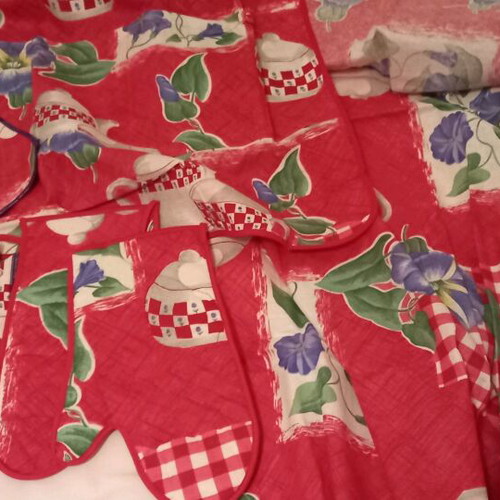 Kitchen set new, 12 pieces, red background with blue