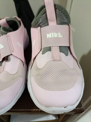 Nike athletic shoes used, size 28, pink