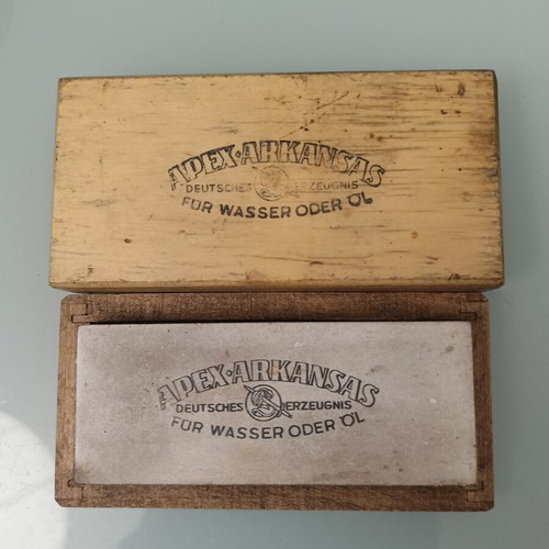 Apex-Arkansas sharpening stone like new in wooden box