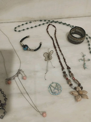 Fo Bijoux various jewelry used