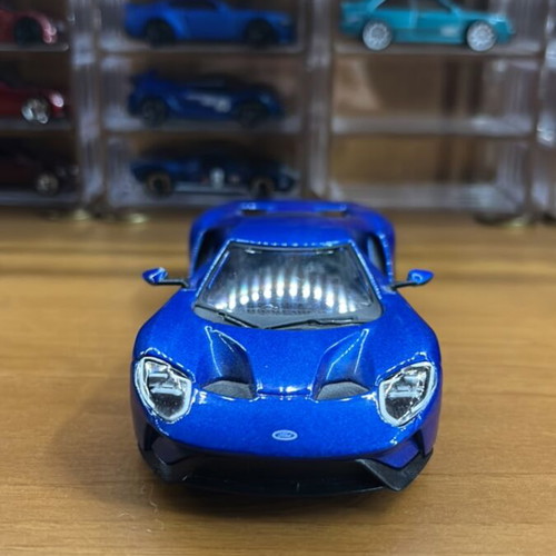 Burago 2017 Ford GT 1/32 scale like new