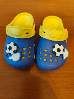 Children's slippers size 20 like new