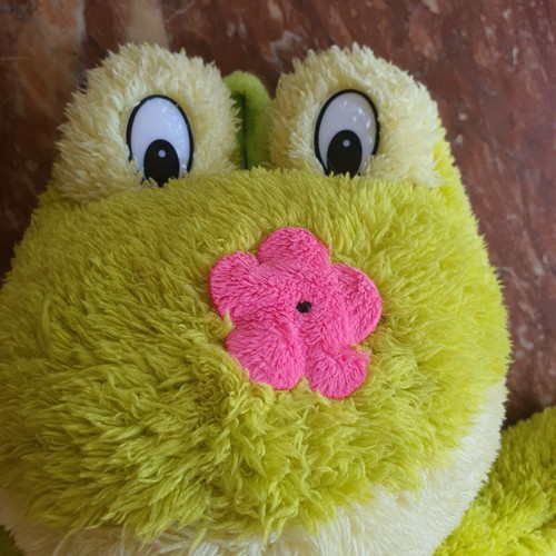 Frog plush toy like new