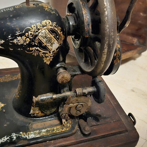 Singer Vintage Sewing Machine 1906 used, collectible