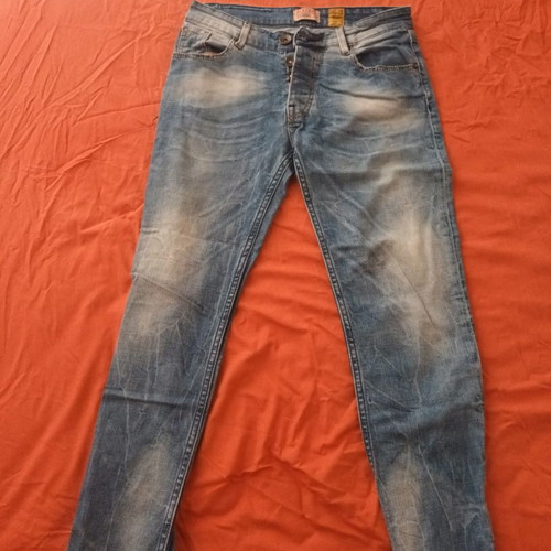 Blue jeans size 27