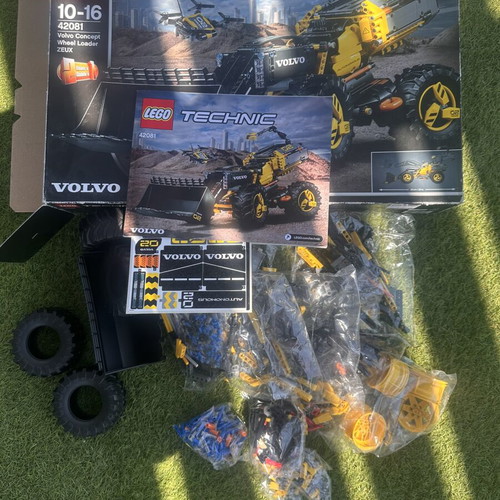 Lego Technic 42018 Volvo Concept Wheel Loader like new