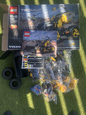 Lego Technic 42018 Volvo Concept колесен товарач като нов