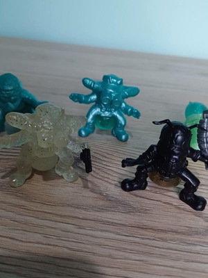 Underground figures pack of 5 like new
