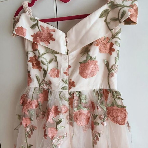 Dress with embroidered flowers new, size S, Chi Chi London