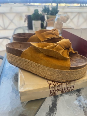 Jeffrey Campbell slippers like new, yellow suede with bows, size 39