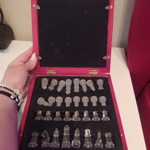 Glass chess set like new