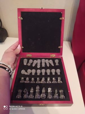 Glass chess set like new