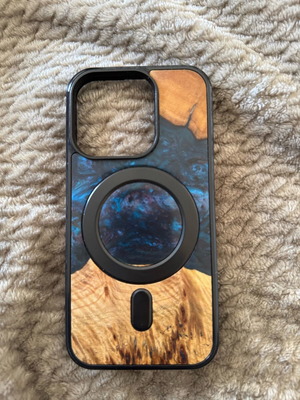 Bewood iPhone 14-15 Pro case like new