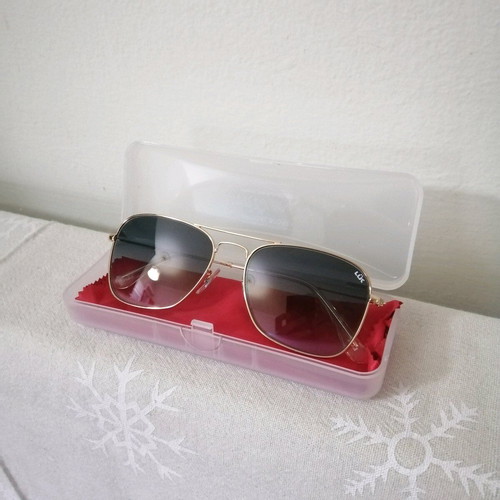Women’s Aviator sunglasses new, gold color LUK
