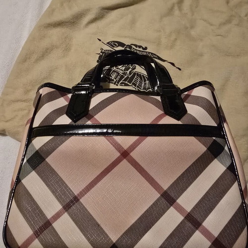 Burberry handbag like new, black and beige