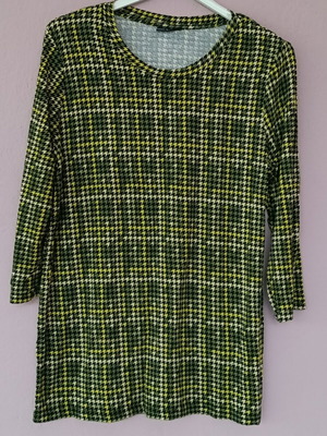 Laura Torelli blouse M-L like new with geometric houndstooth pattern