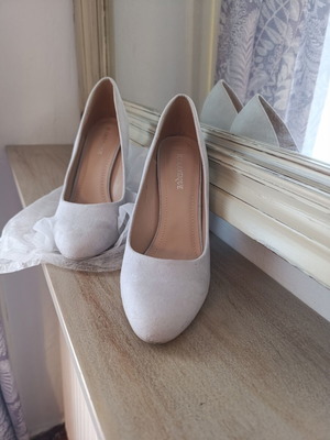Pumps size 39 like new, ice gray, 11 cm heel