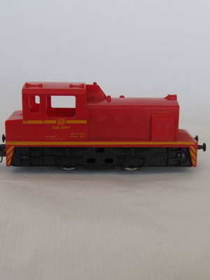 Lima HO scale German locomotive BR 332 used, works well