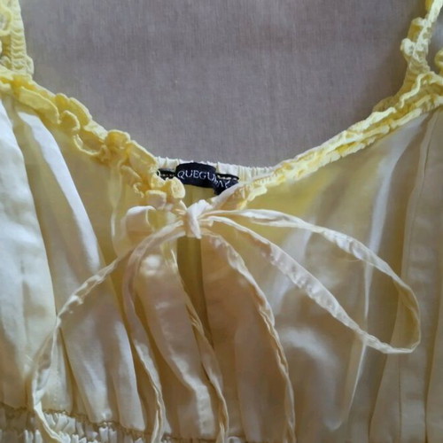Top S with satin fabric in light yellow Queguapa