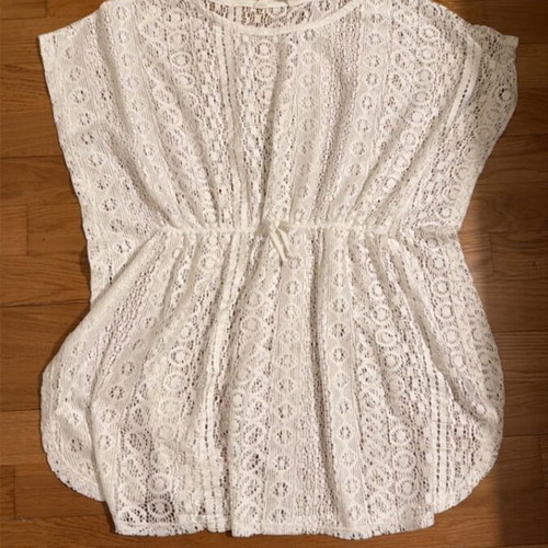 Children's caftan white, like new, for ages 10-12