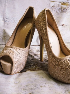 Γόβες Mannika με ψιλό τακούνι μπεζ χρώμα σαν καινούργιο