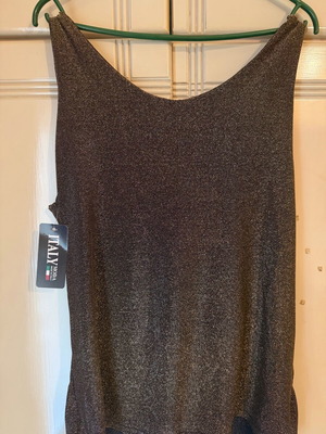 Blouse new with golden thread
