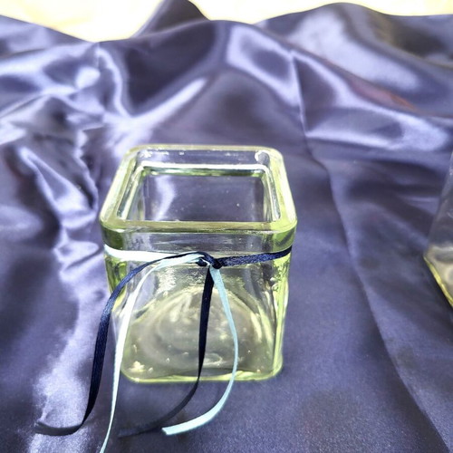Set of 2 decorative cube vases like new, thick glass 10cm & 8cm