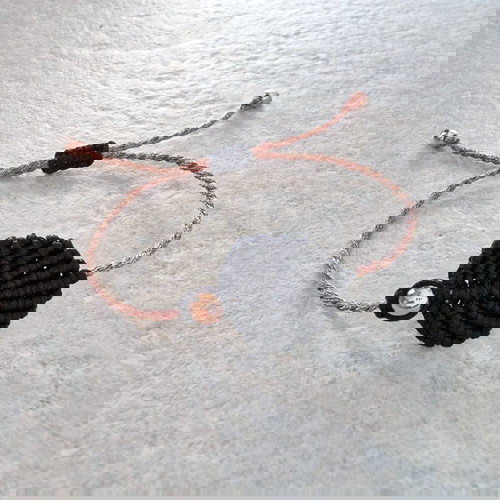 Βραχιόλι μεταλιζέ ροζ χρυσό με μαύρο φυλλαράκι και πέτρες αιματίτη χειροποίητο