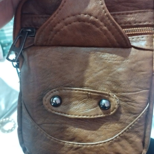 Leather crossbody bag like new, brown, spacious with many pockets