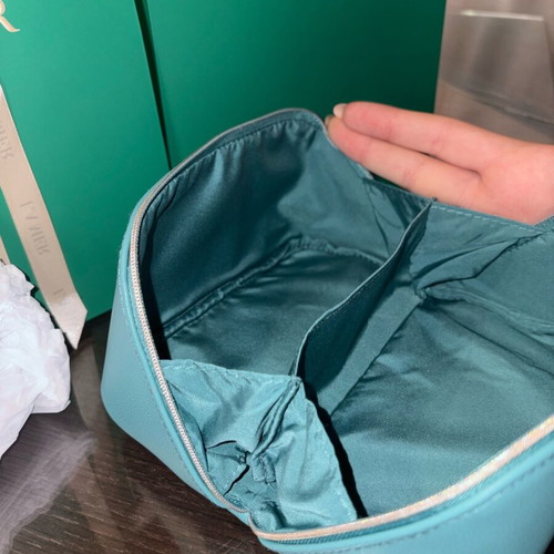 La Mer toiletry bag new turquoise
